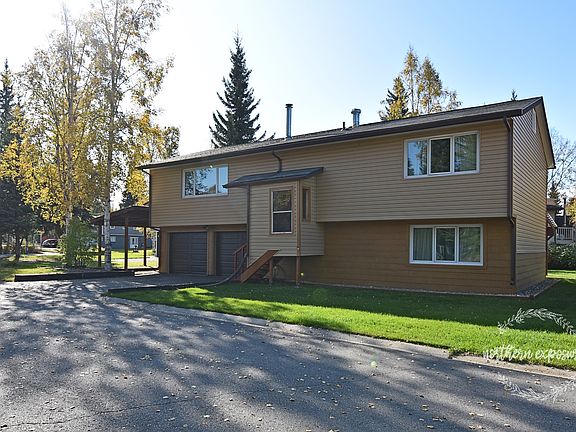 3rd image of 4627 Harvard Cir