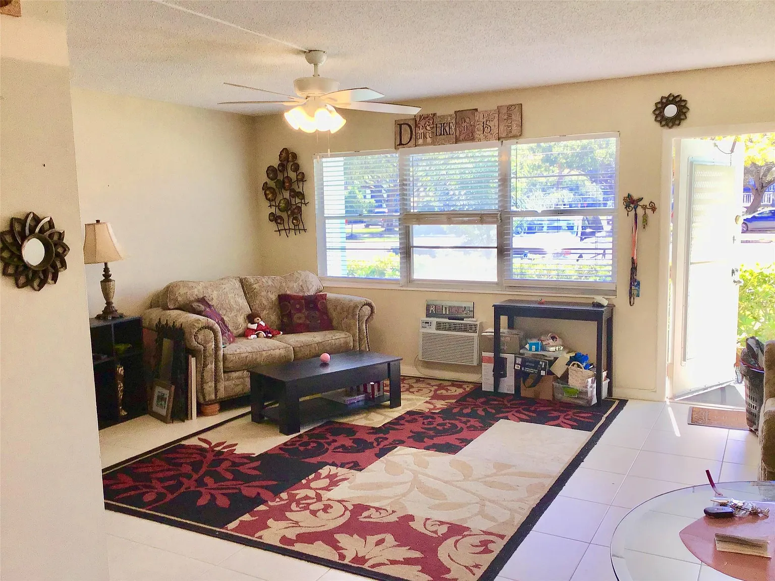 1 bed, 1.5 bath, 700 sqft, $1,350 — Photo 4