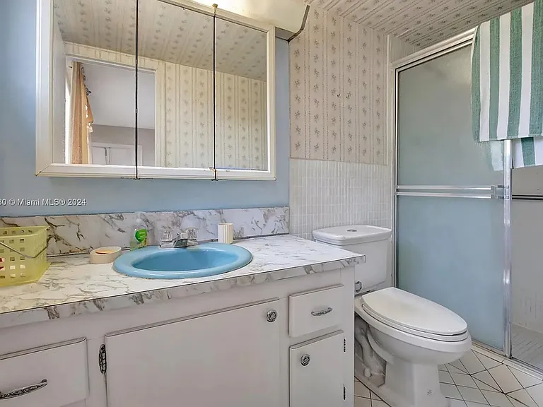 1301 NE 191st St #F405 — Photo 16