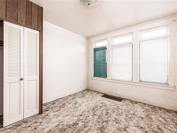 3rd image of 2832 Clermont Ave