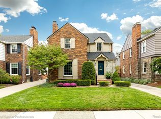 326 McMillan Rd, Grosse Pointe Farms, MI 48236