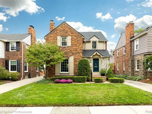 326 McMillan Rd, Grosse Pointe Farms, MI 48236