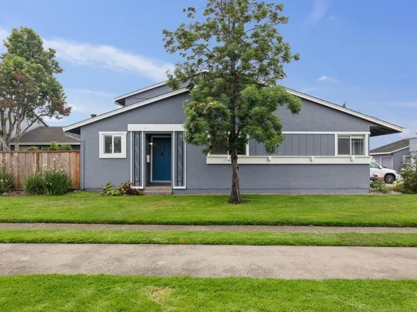 1023 Suzanne Ct, Half Moon Bay, CA 94019