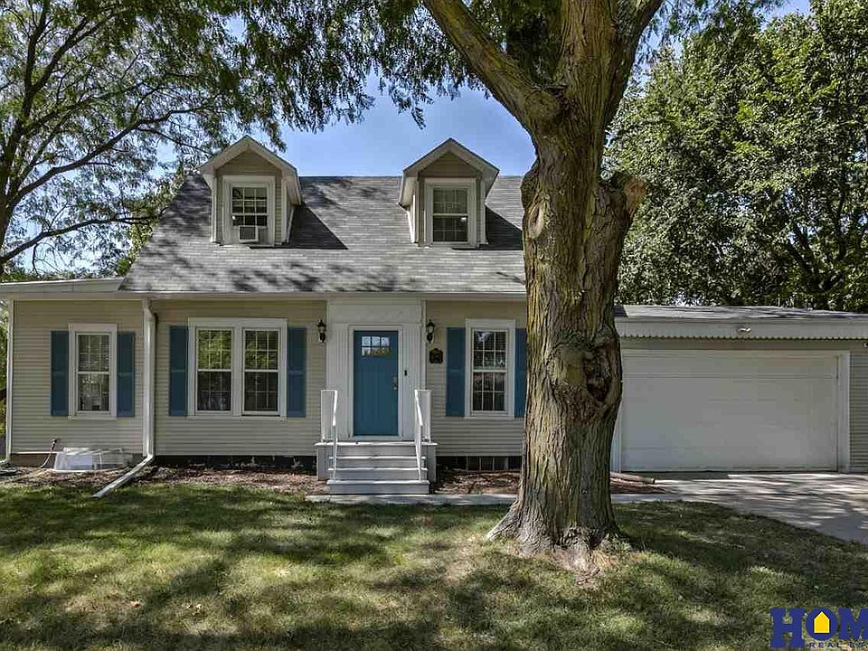 1st image of 2045 E Manor Dr