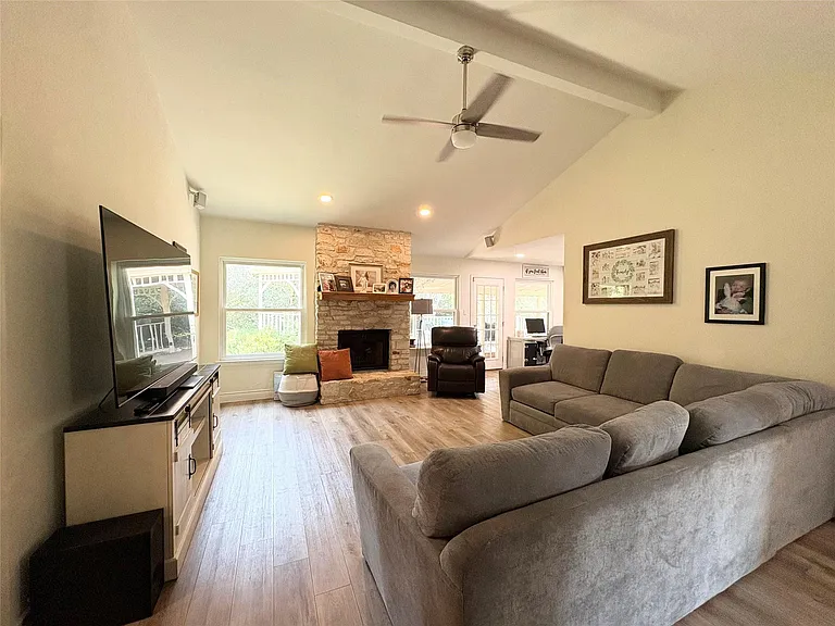 1404 Cedar Park Dr — Photo 7