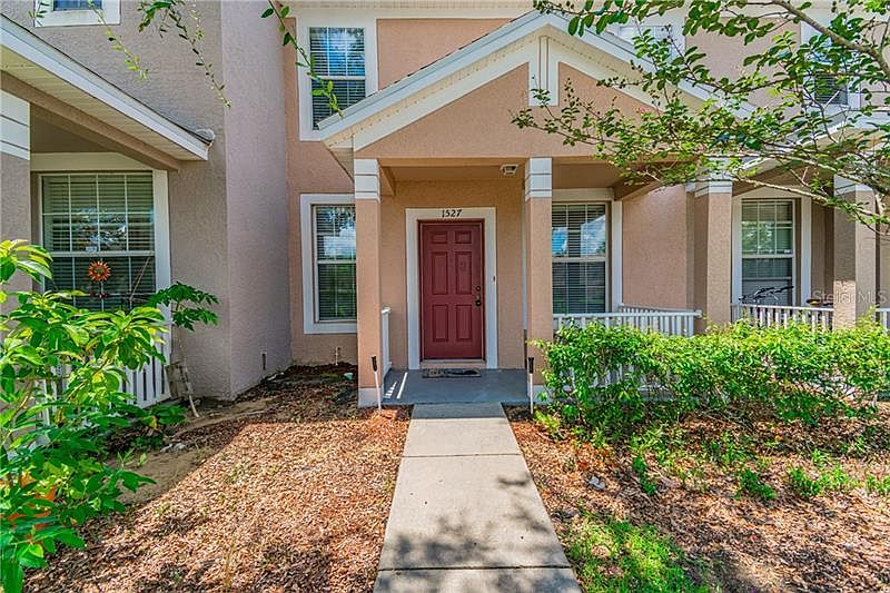 Home For Sale In Lakewood Ridge