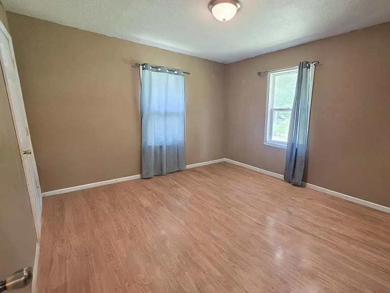 4940 Hobbs Rd — Photo 8