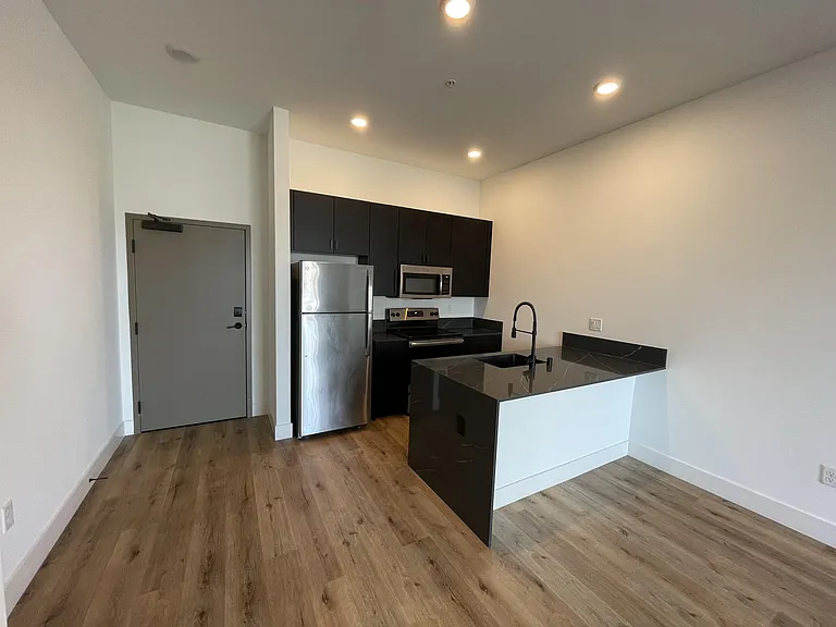 127 Ridge St #106 — Photo 2