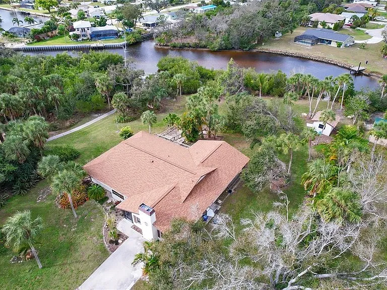190 N Oxford Dr — Photo 24