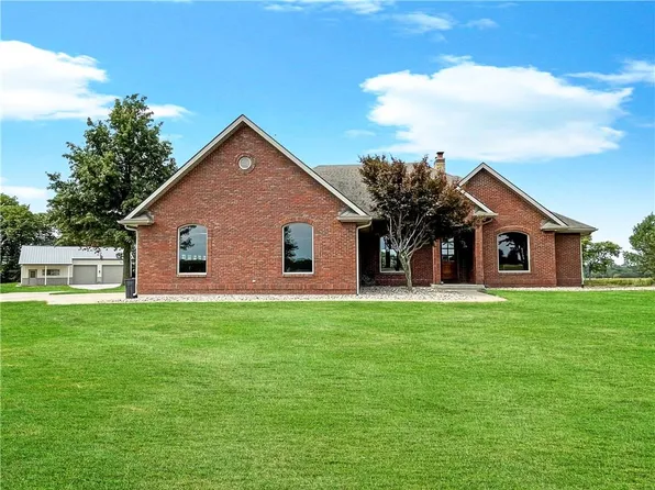 11757 Plumb Bob Trl, Higginsville, MO 64037