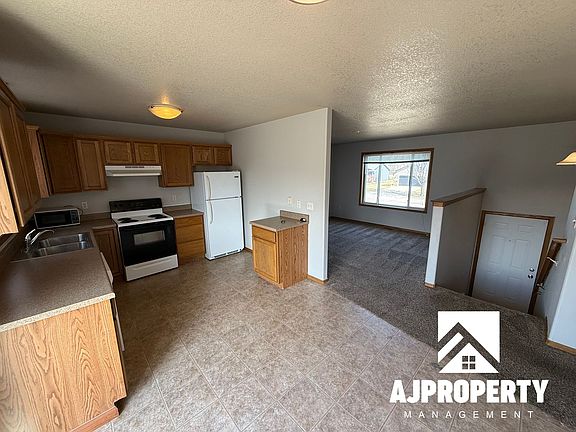 4th image of 409 Cottonwood Dr