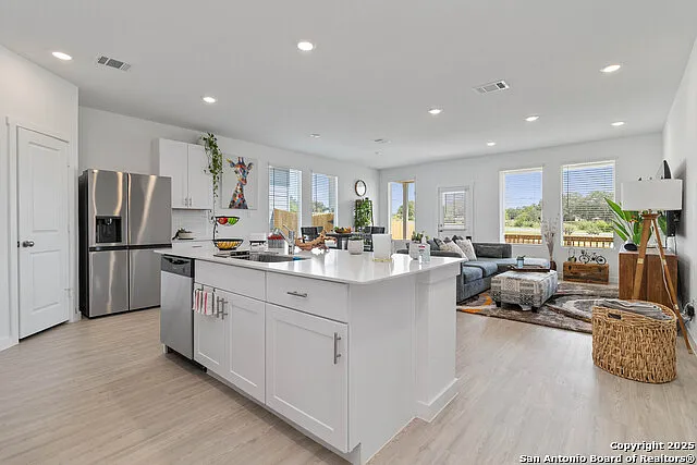 3 bed, 2.0 bath, 1633 sqft, $1,950 — Photo 3
