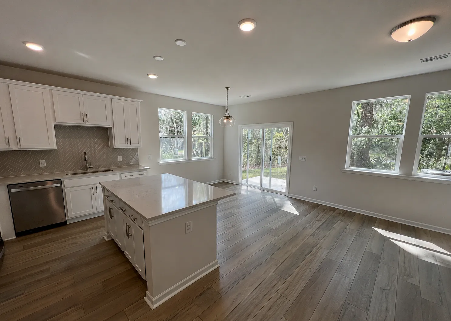 3 bed, 1415 sqft, $2,700 — Photo 2