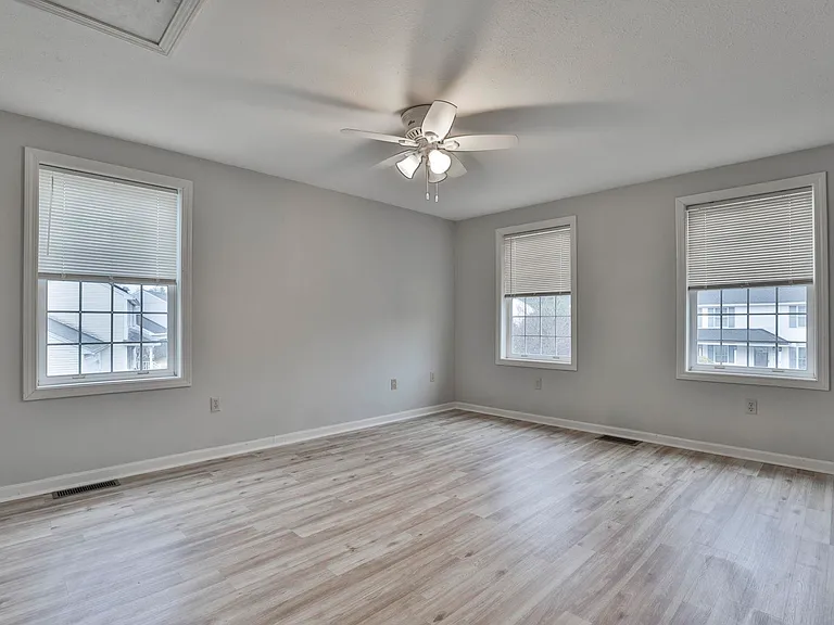 54 Vandora Dr — Photo 27