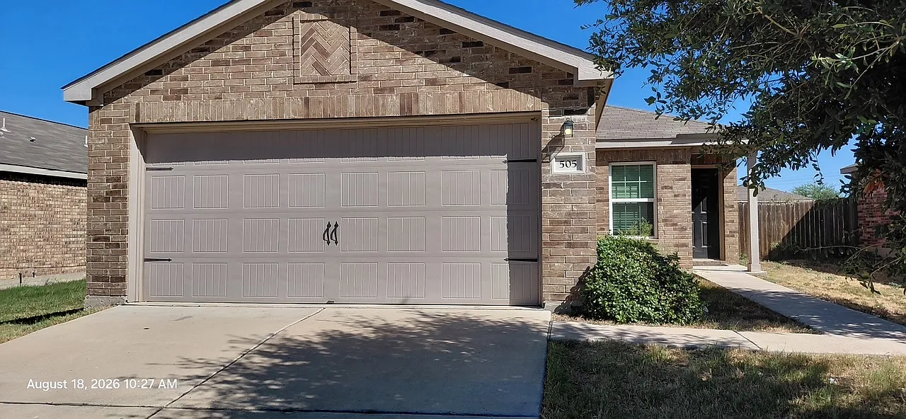 3 bed, 1305 sqft, $1,850 — Photo 1