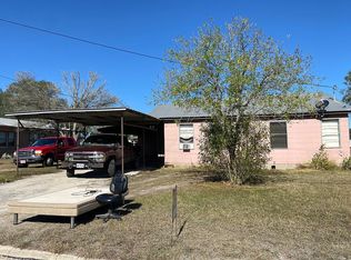 202 W 4th St, Karnes City, TX 78118