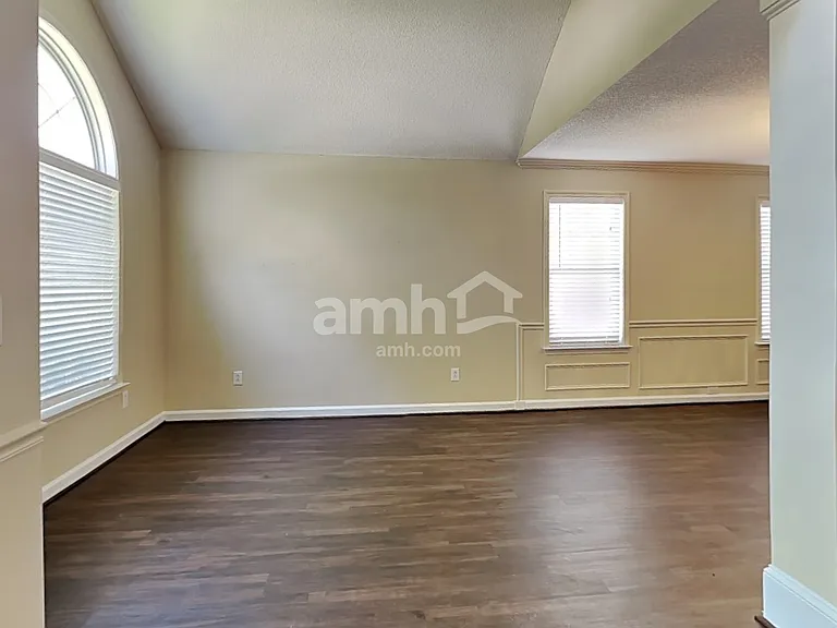 209 Kindlewood Dr — Photo 7