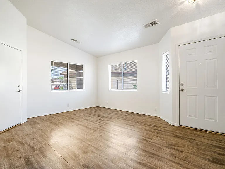 4705 Chow Ct NE — Photo 8