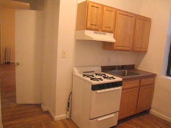 4th image of 290 Clinton St APT 1C