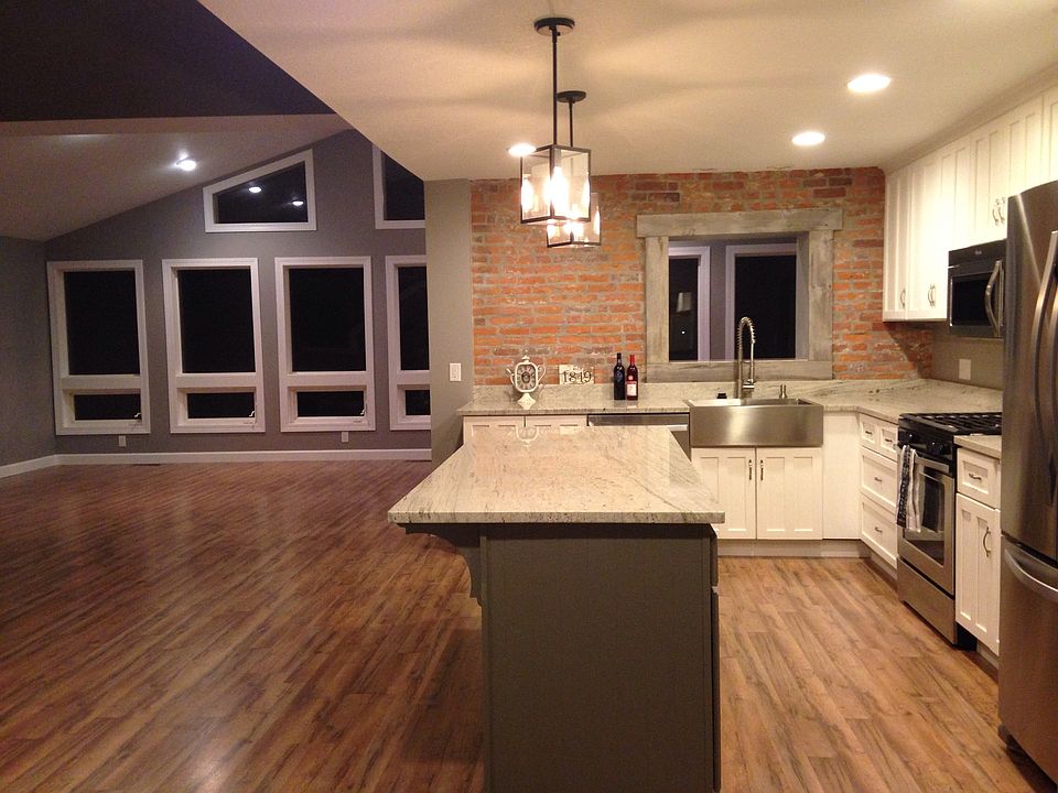 Granite tops w apron sink 