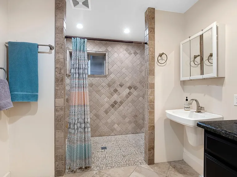 NW King ensuite bathroom with custom curb-less large shower.