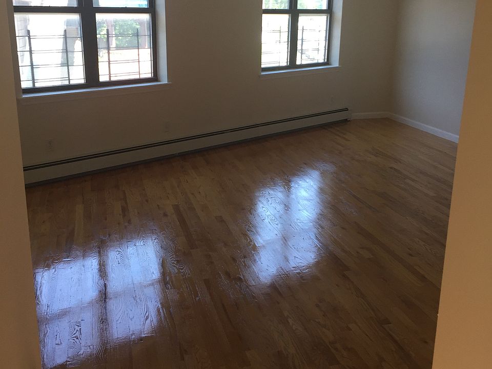1st image of 13617 Farmers Blvd