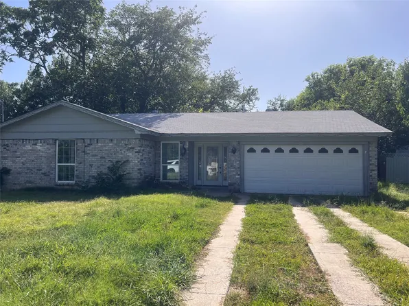 1136 Bryant St, Benbrook, TX 76126