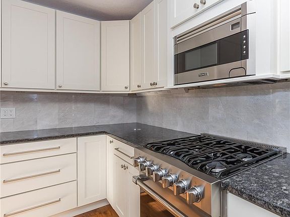 3rd image of 9020 Timberwood Dr