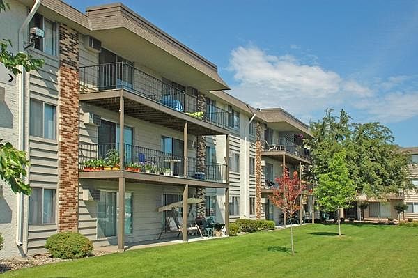 1st image of 900 County Road D W
