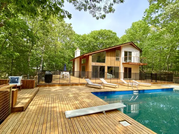 https://photos.zillowstatic.com/fp/2a1a4cdf140c322b39b1fbe79c024481-p_e.webp