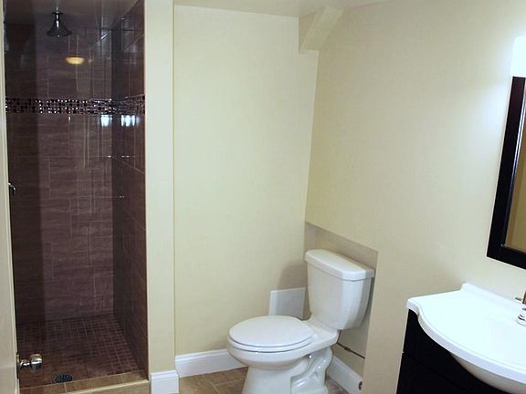 5th image of 6821 N Wolcott Ave #G