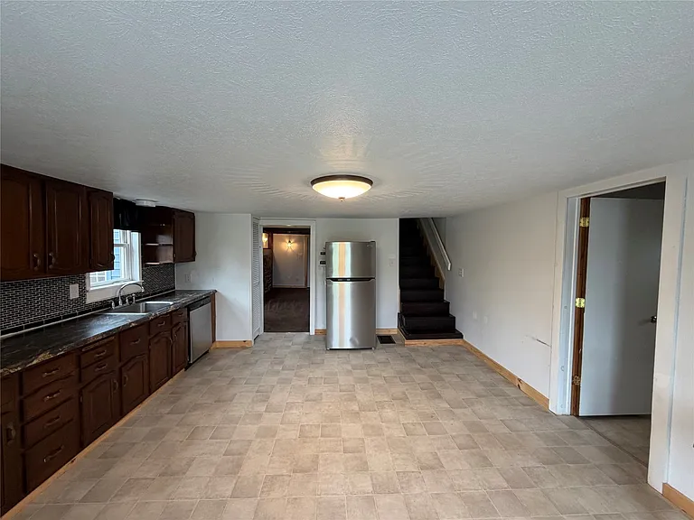 76 E Main St — Photo 8