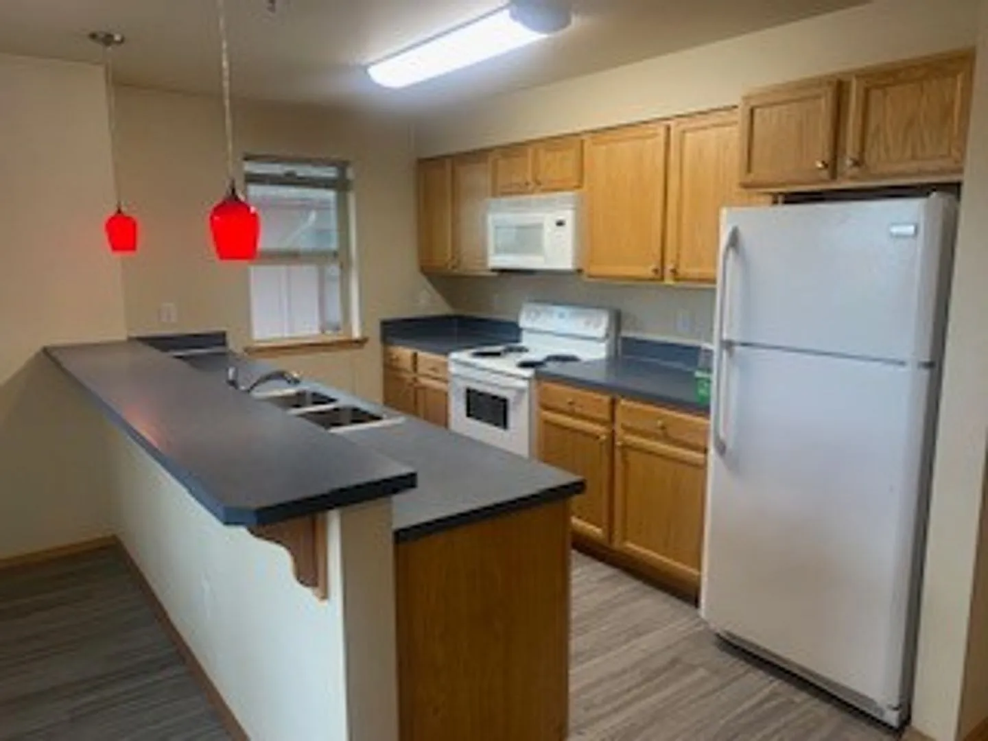 Spacious 4-Bedroom Apartments in the Heart of Student Row — Photo 4
