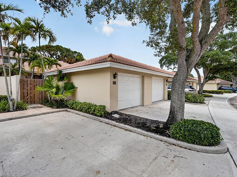 164 Old Meadow Way — Photo 3
