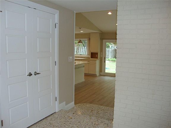 3rd image of 11507 Highview Dr