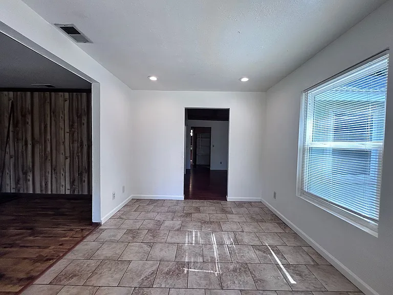 441 Haggin Ave — Photo 7