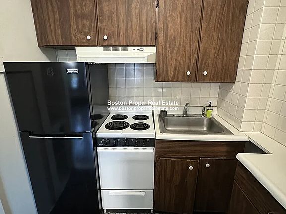 3rd image of 1137 Massachusetts Ave APT 4