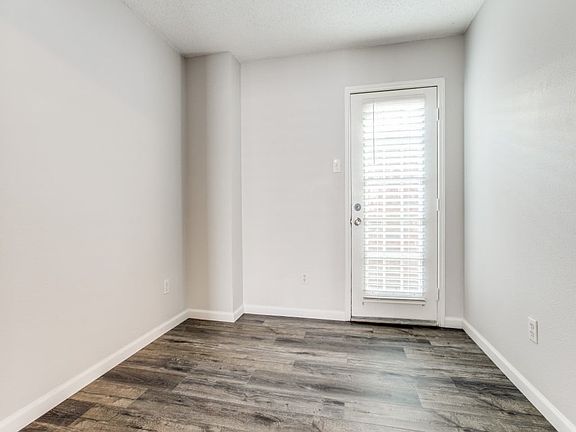 3rd image of 571 Majestic Park Ln