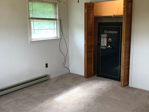 Bedroom #1 (with safe)