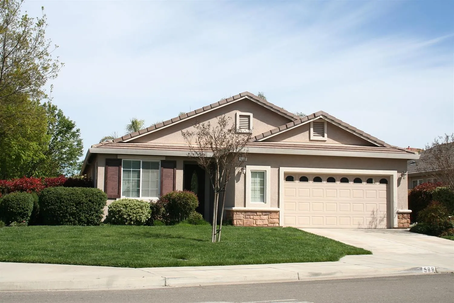 588 Juniper Ct photo 1
