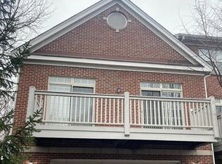 709 Prestwick Ln, Wheeling, IL 60090