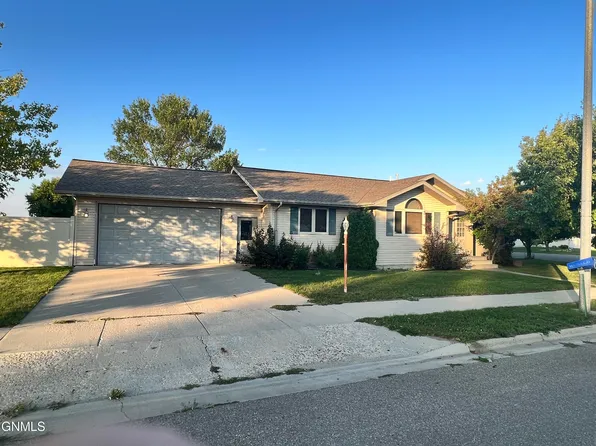 2106 12th Ave W, Williston, ND 58801
