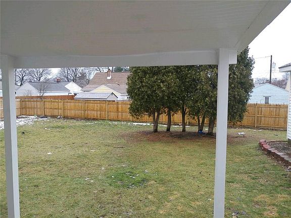 3rd image of 1038 Evergreen Dr