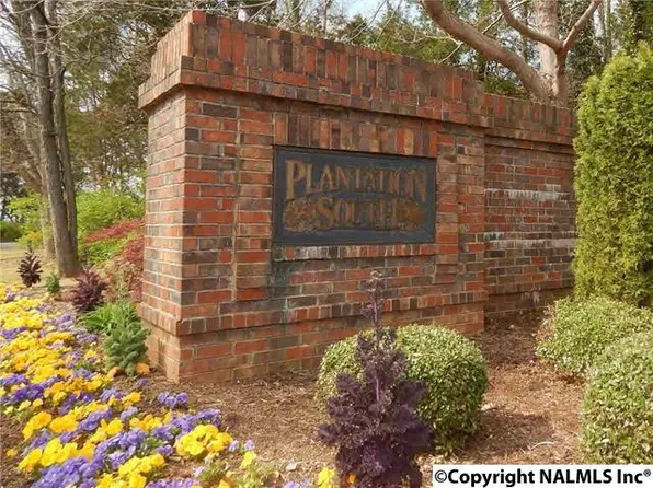 2070 Greenwood Pl SW, Huntsville, AL 35802