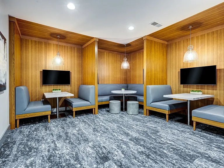 District West — Photo 15