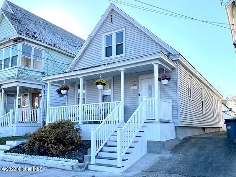 3rd image of 278 Duane Avenue