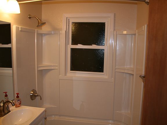 5th image of 315 Valley Dr