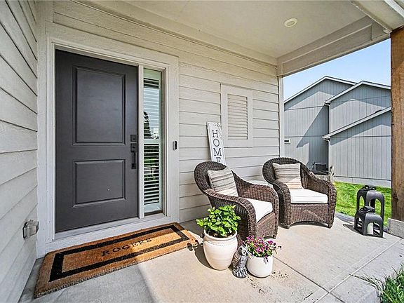 3rd image of 1912 SW Merryman Dr