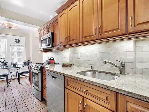 2nd image of 325 E 79th St APT 10C