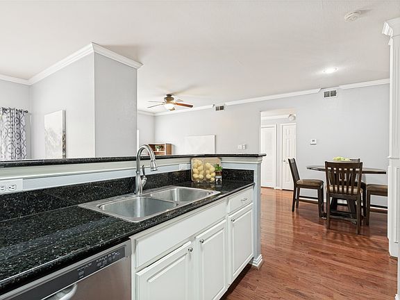 5th image of 2524 Preston Rd APT 203